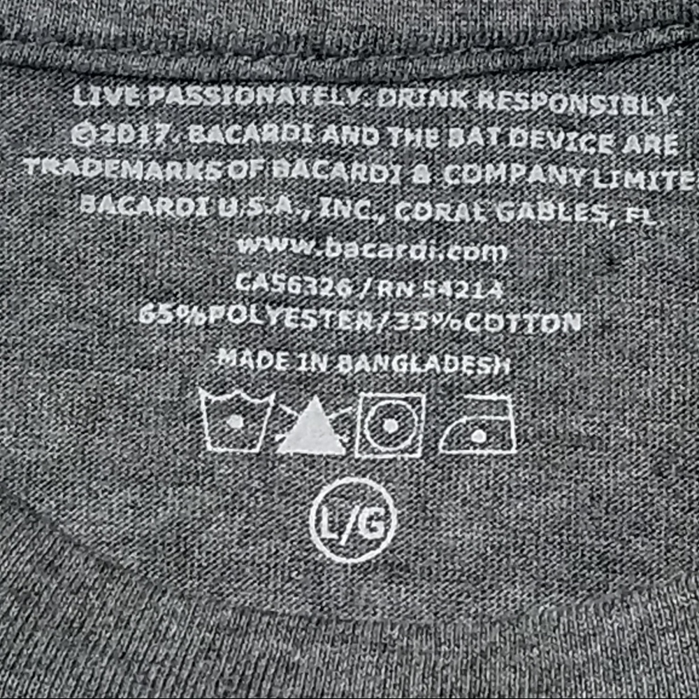 Bacardi Mens Short Sleeve shirt size LARGE - Picture 2 of 2
